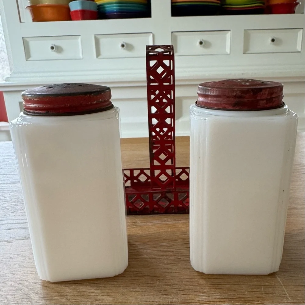 🍒 McKee Tipp City Milk Glass Cherry S&P Shakers |1930s-50s | HTF - Picture 6 of 8